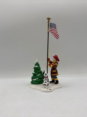 Department 56 2001 Original Snow Village Snow Village Raising The Flag 56.55154